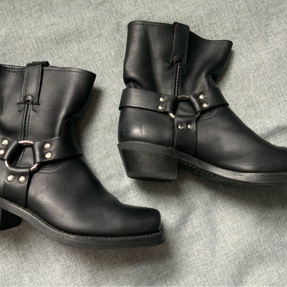 Frye 8r Harness boot in black. Size 9.5 Women’s Boot size - Picture 7 of 12